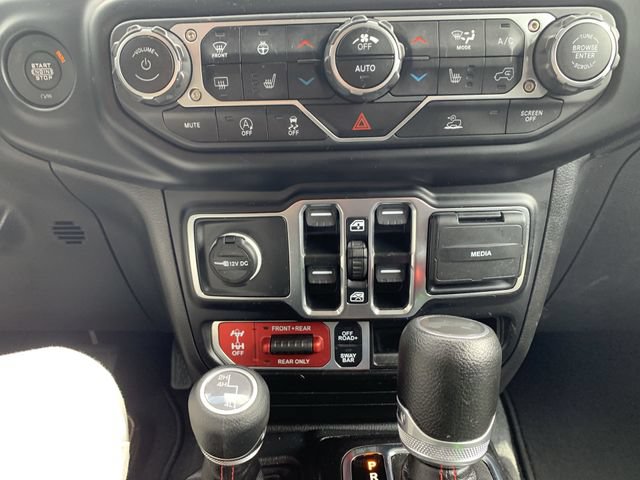 Used 2023 Jeep Wrangler Unlimited Rubicon w/ Cold Weather Group AWD/4WD image 18