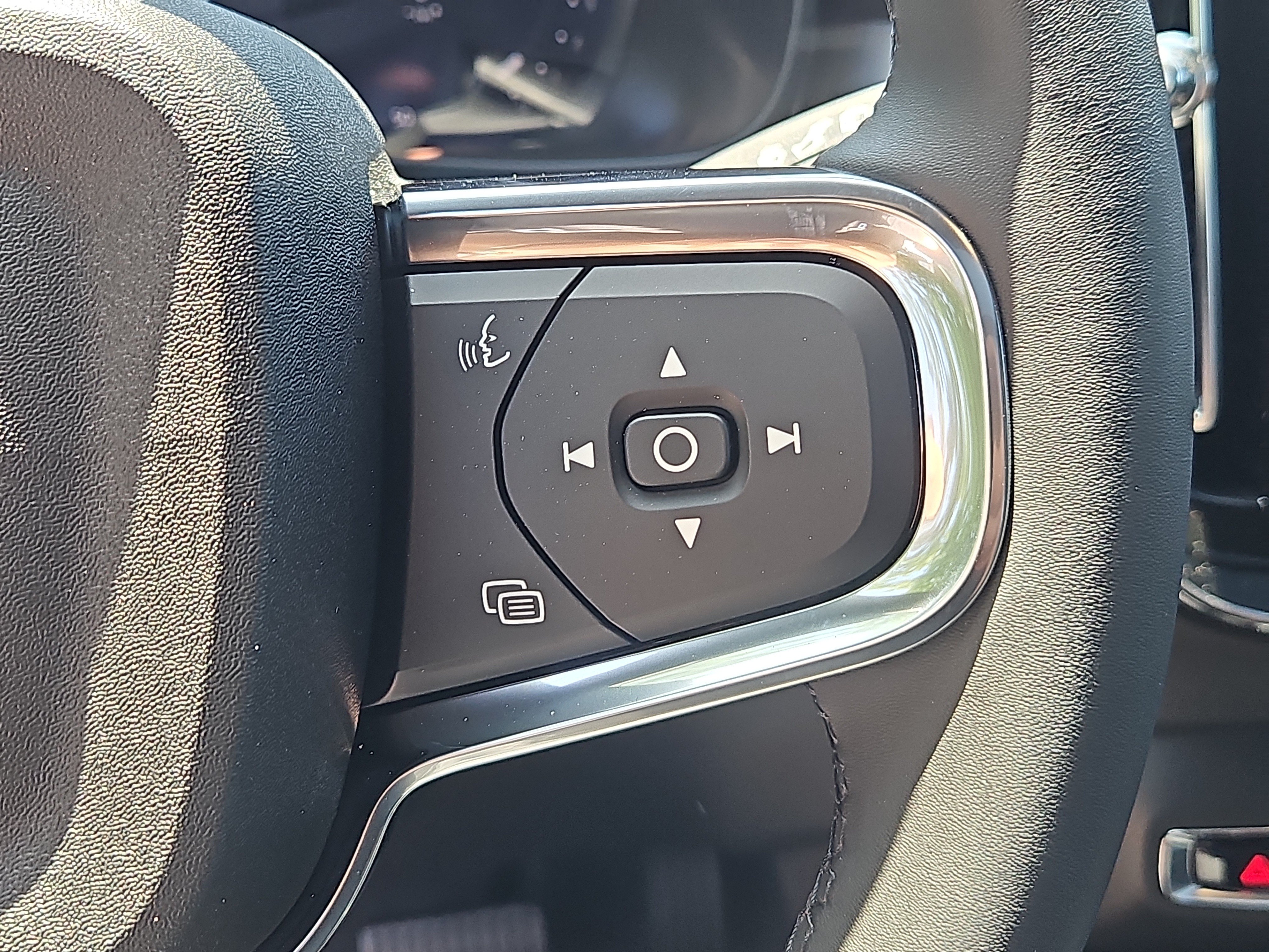New 2026 Volvo XC40 B5 Ultra w/ Protection Package Premier AWD/4WD image 17