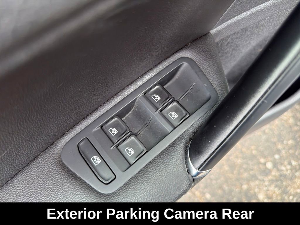 Used 2018 Volkswagen Golf SE image 14