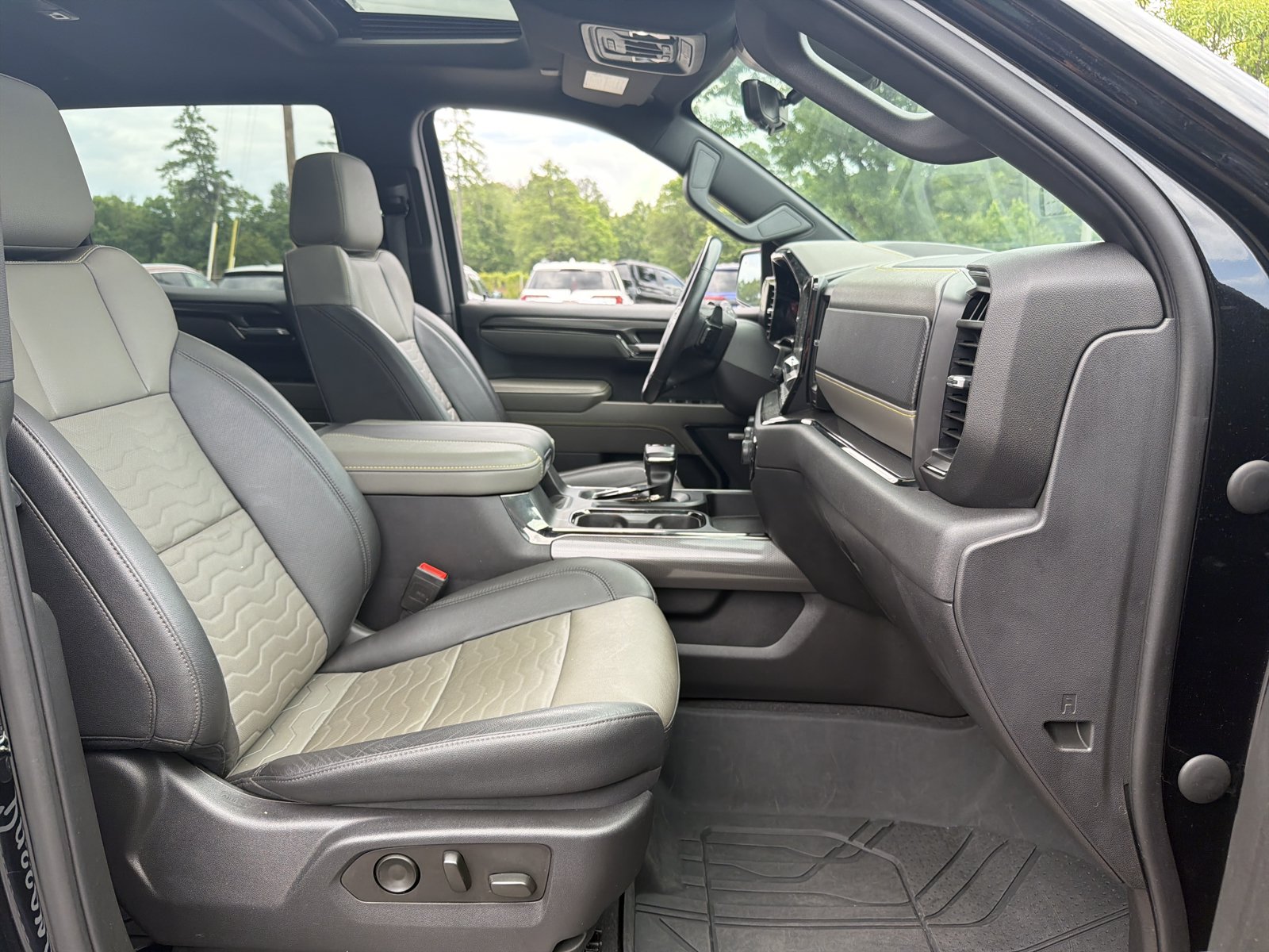 Used 2023 Chevrolet Silverado 1500 ZR2 w/ Technology Package AWD/4WD image 33
