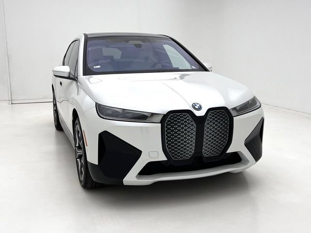 Certified 2024 BMW iX xDrive50 w/ Premium Package AWD/4WD image 3