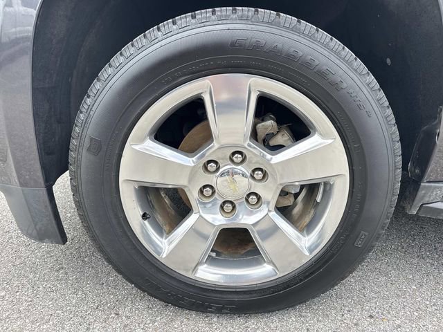 Used 2017 Chevrolet Suburban LT RWD image 9