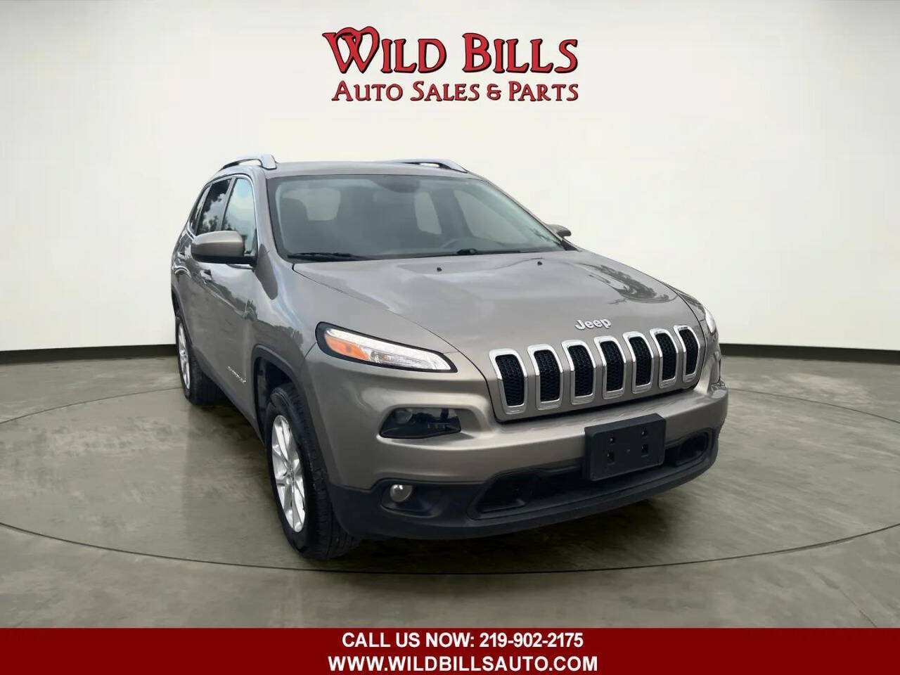 Used 2017 Jeep Cherokee Latitude w/ Cold Weather Group AWD/4WD image 2