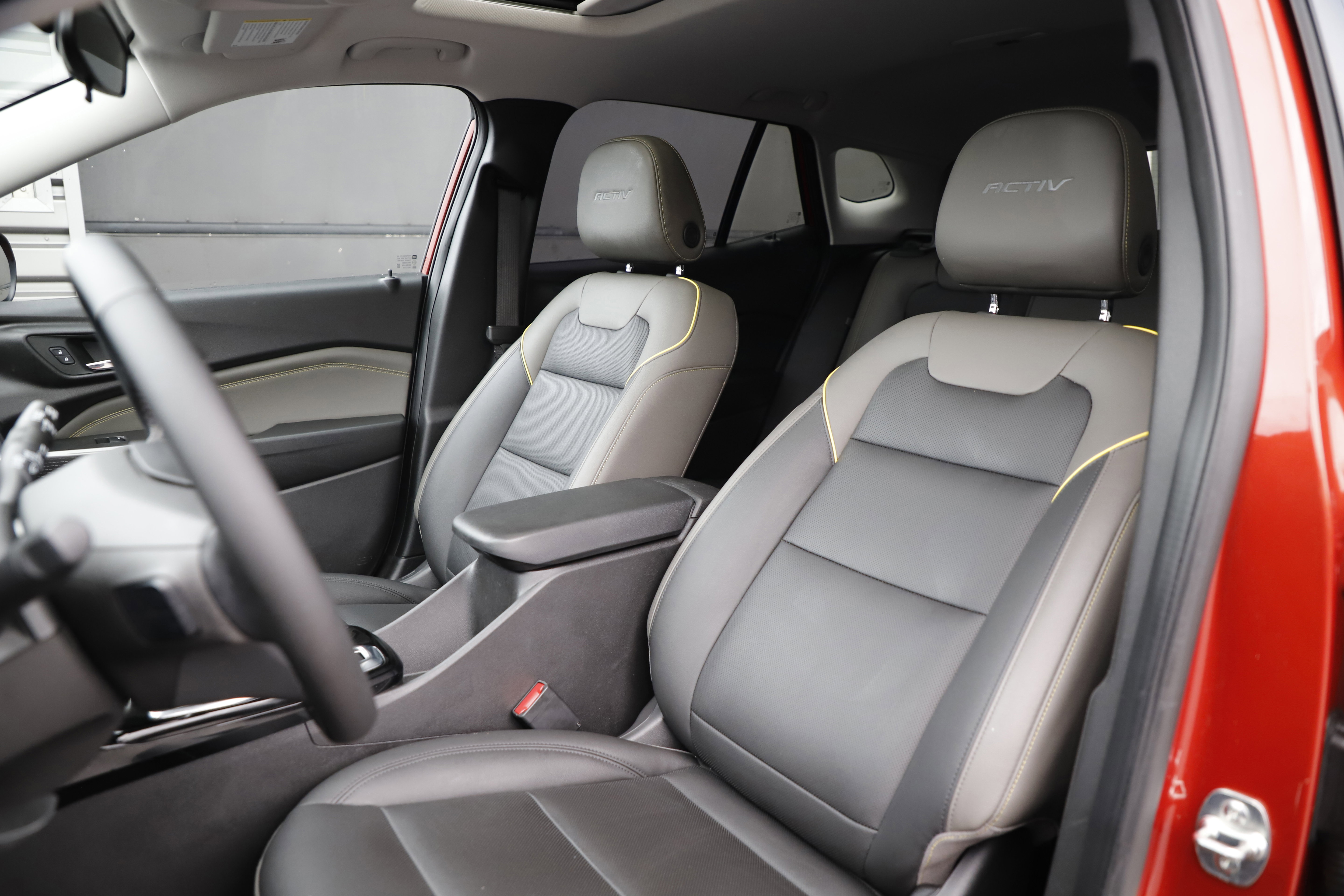 Used 2024 Chevrolet Trax ACTIV w/ Sunroof Package image 19