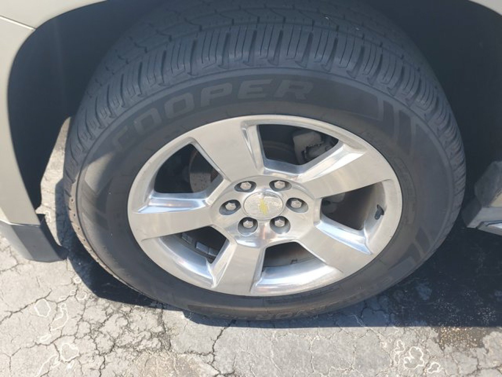 Used 2015 Chevrolet Suburban LTZ RWD image 4