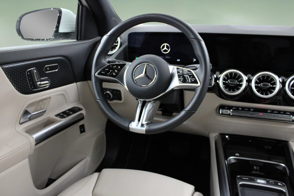 Used 2025 Mercedes-Benz GLA 250 4MATIC image 18