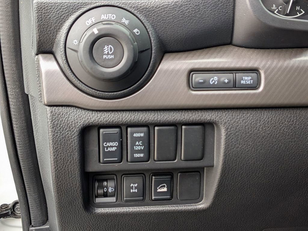Used 2024 Nissan Titan PRO-4X w/ Off Road Protection Package image 16