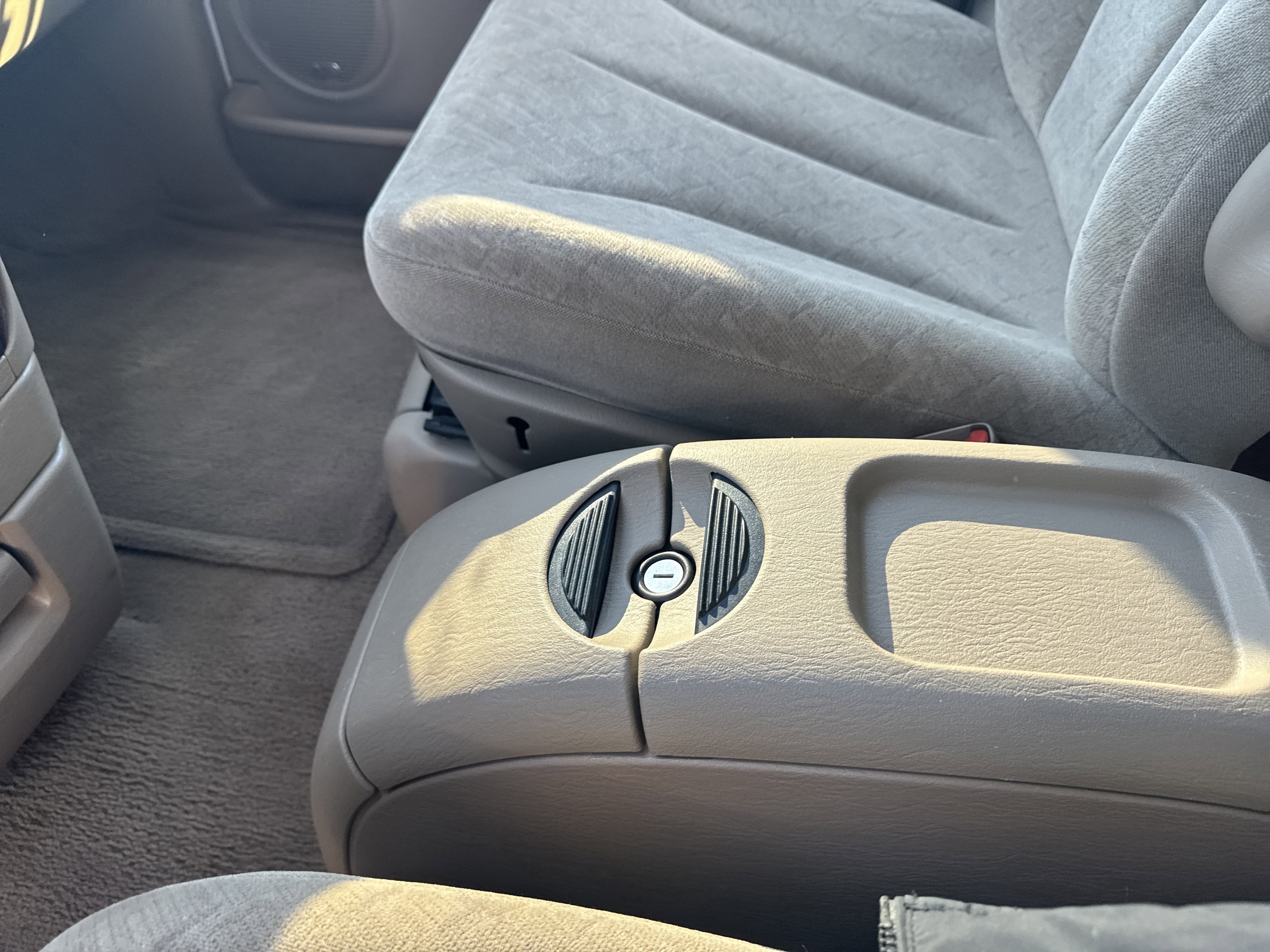 Used 2001 Dodge Grand Caravan ES image 16