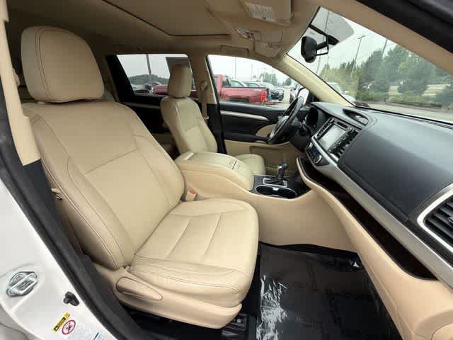 Used 2015 Toyota Highlander XLE AWD/4WD image 24