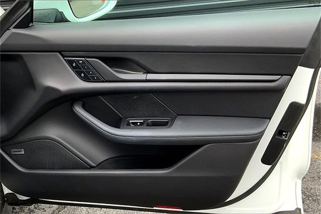 Used 2022 Porsche Taycan image 41