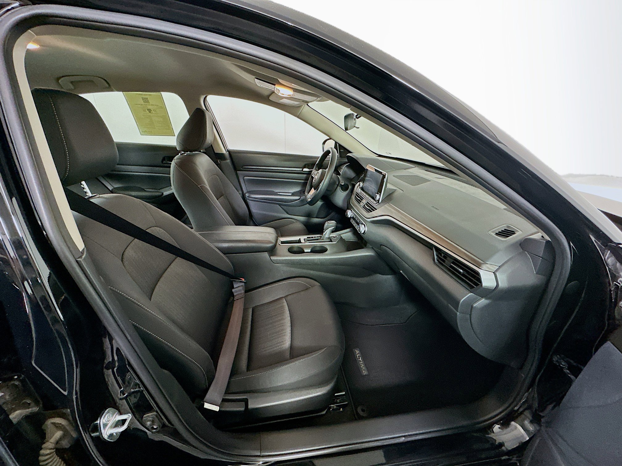 Used 2025 Nissan Altima 2.5 SV FWD image 31
