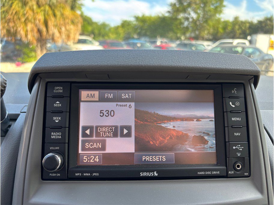 Used 2010 Chrysler Town & Country Limited image 26