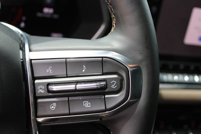 Used 2025 GMC Canyon Denali AWD/4WD image 12