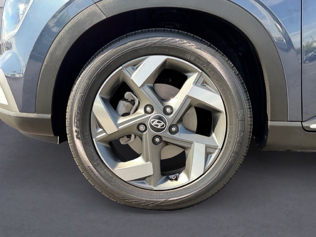 Used 2022 Hyundai Venue Limited FWD image 12