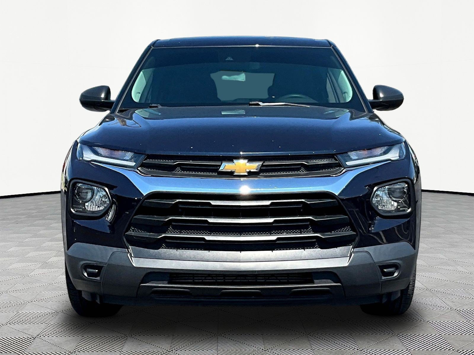 Used 2021 Chevrolet TrailBlazer LS FWD image 2