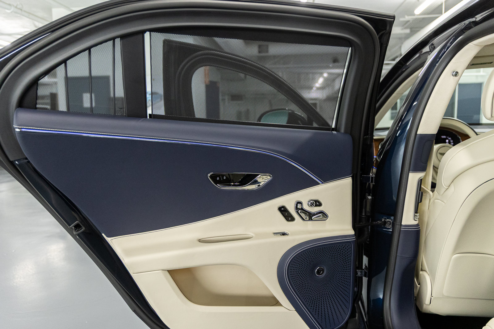 Certified 2026 Bentley Flying Spur V8 AWD/4WD image 40