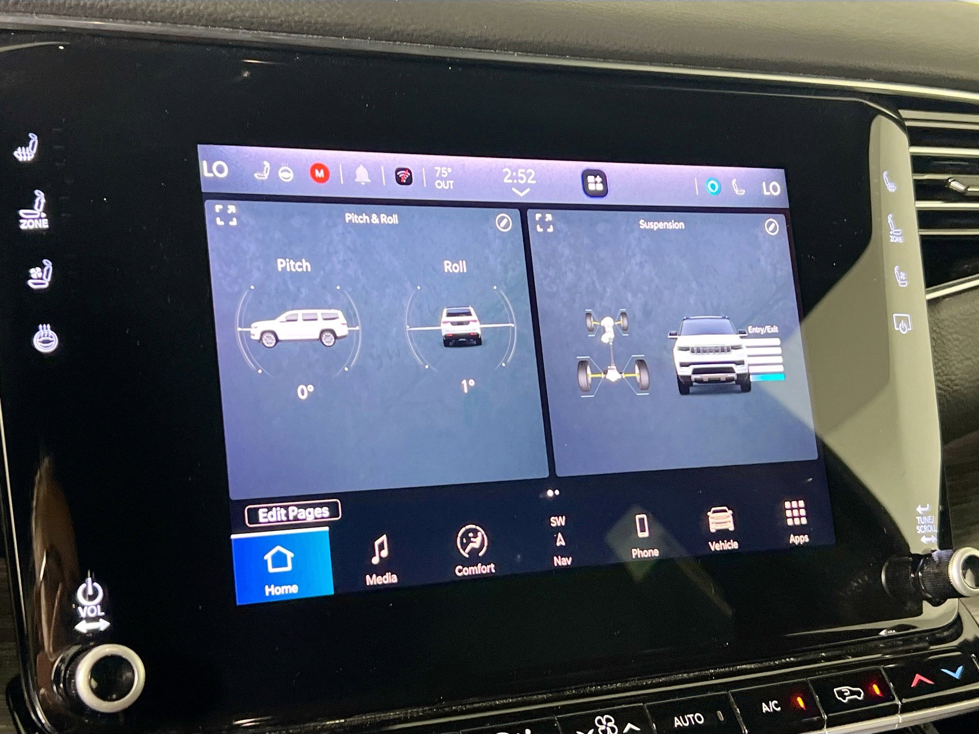 Used 2024 Jeep Wagoneer Series III AWD/4WD image 28