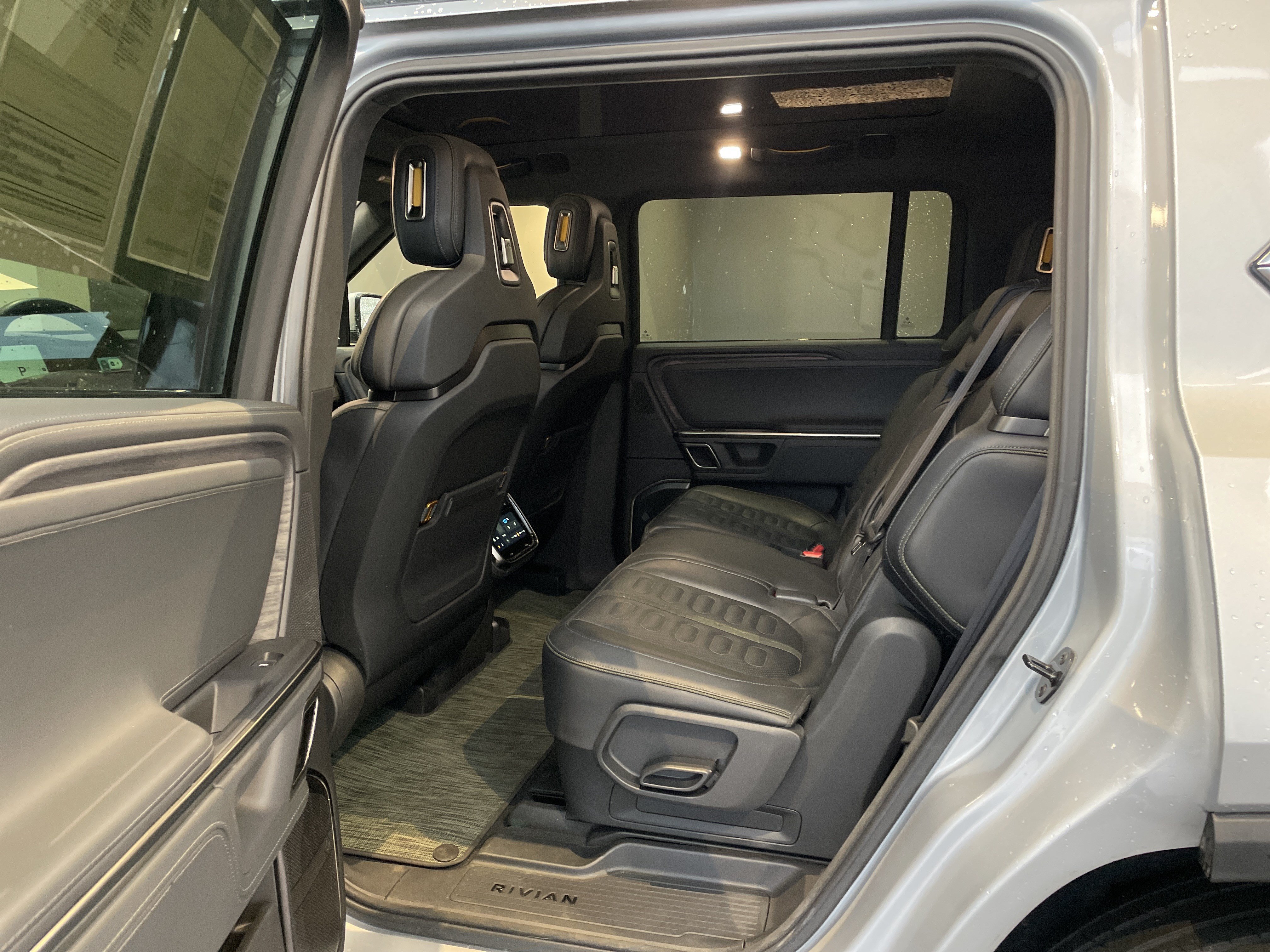 Used 2024 Rivian R1S Adventure Dual AWD/4WD image 35