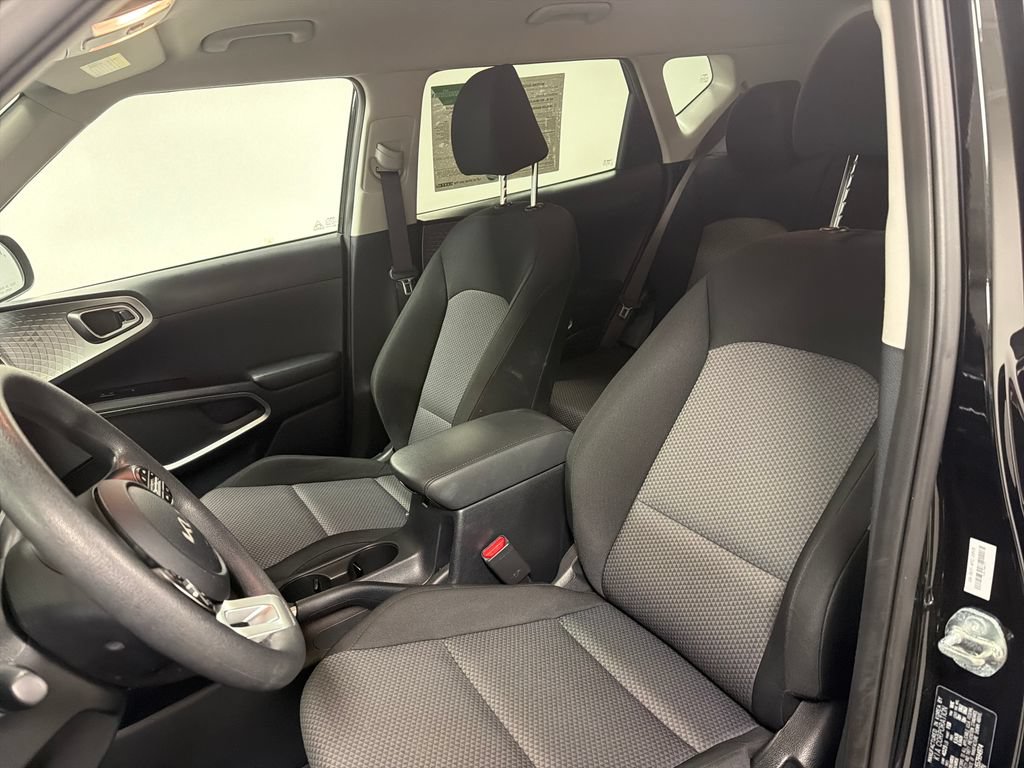Used 2025 Kia Soul LX w/ LX Technology Package FWD image 23