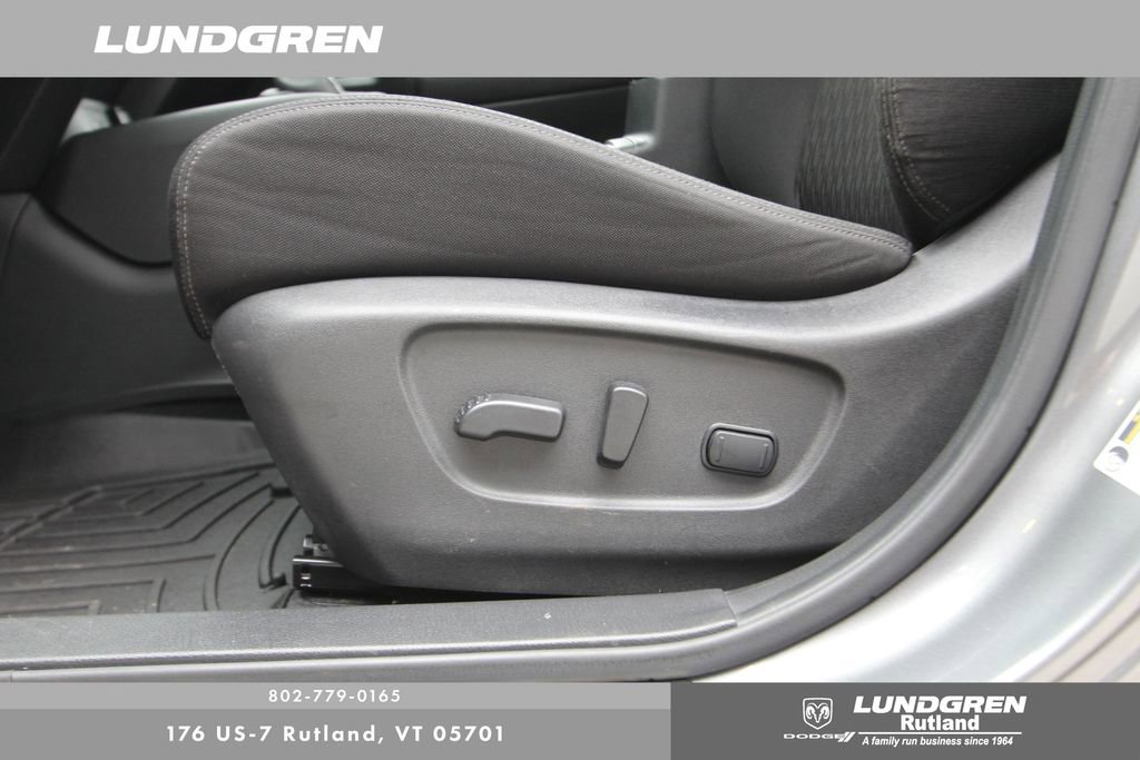 Used 2020 Nissan Rogue SV image 12