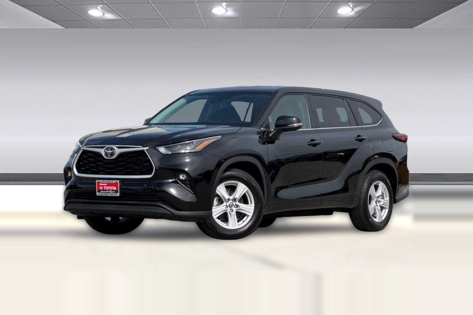 Used 2025 Toyota Highlander LE image 25