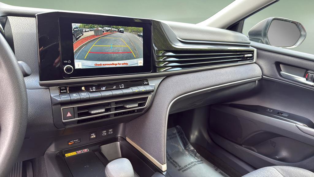 Used 2025 Toyota Camry LE AWD/4WD image 28