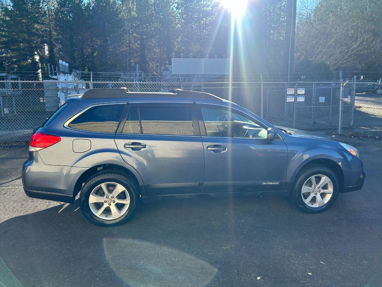 Used 2014 Subaru Outback 2.5i Premium AWD/4WD image 4