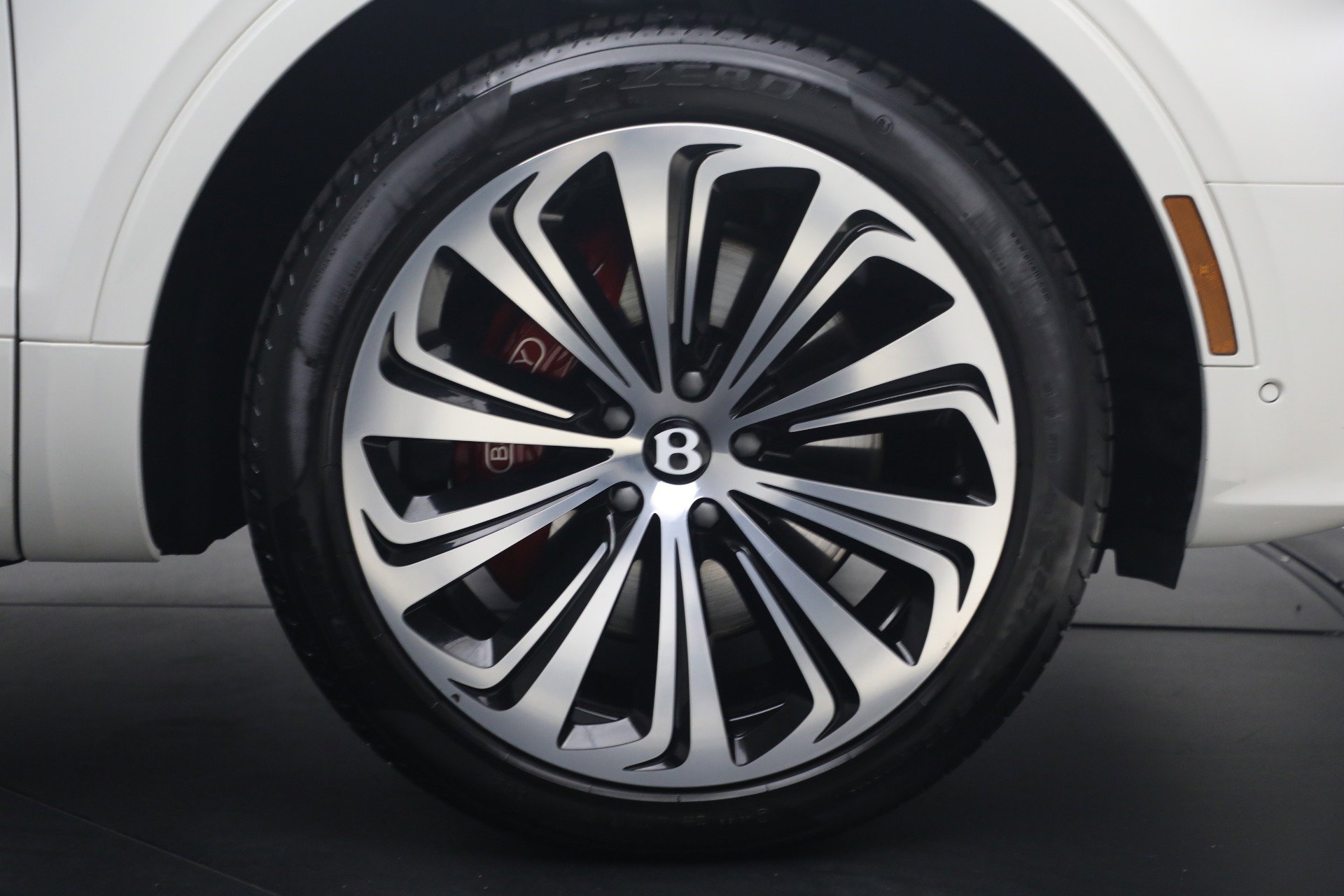 Used 2022 Bentley Bentayga AWD/4WD image 17