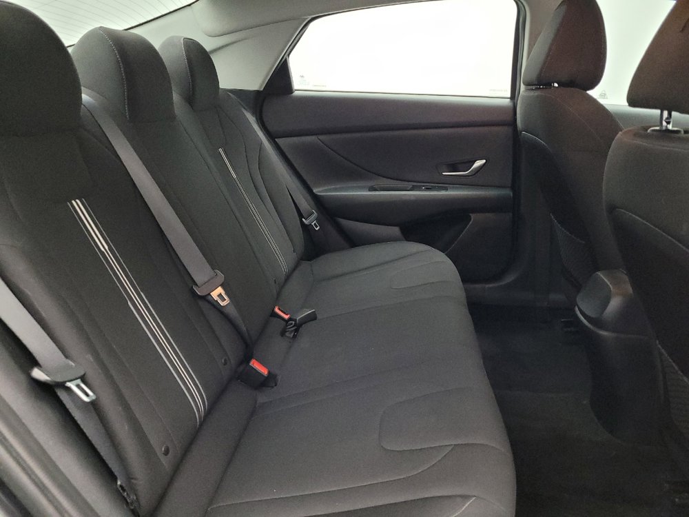 Used 2022 Hyundai Elantra SEL image 19