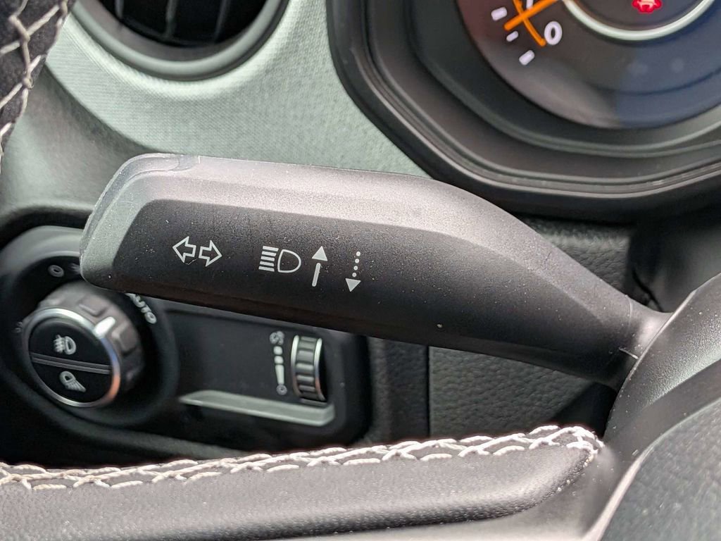 Used 2025 Jeep Gladiator Sport AWD/4WD image 29