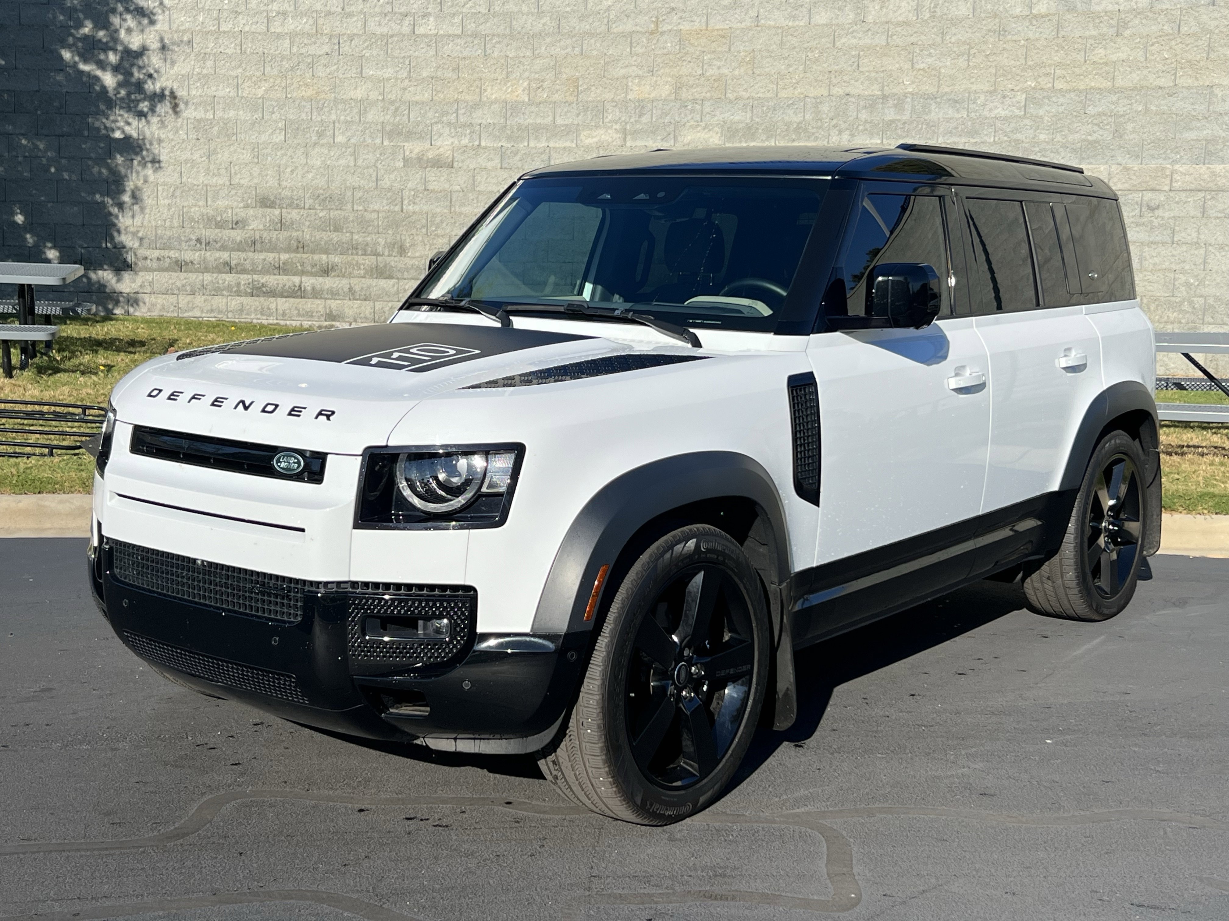 Used 2023 Land Rover Defender 110 X-Dynamic SE image 1