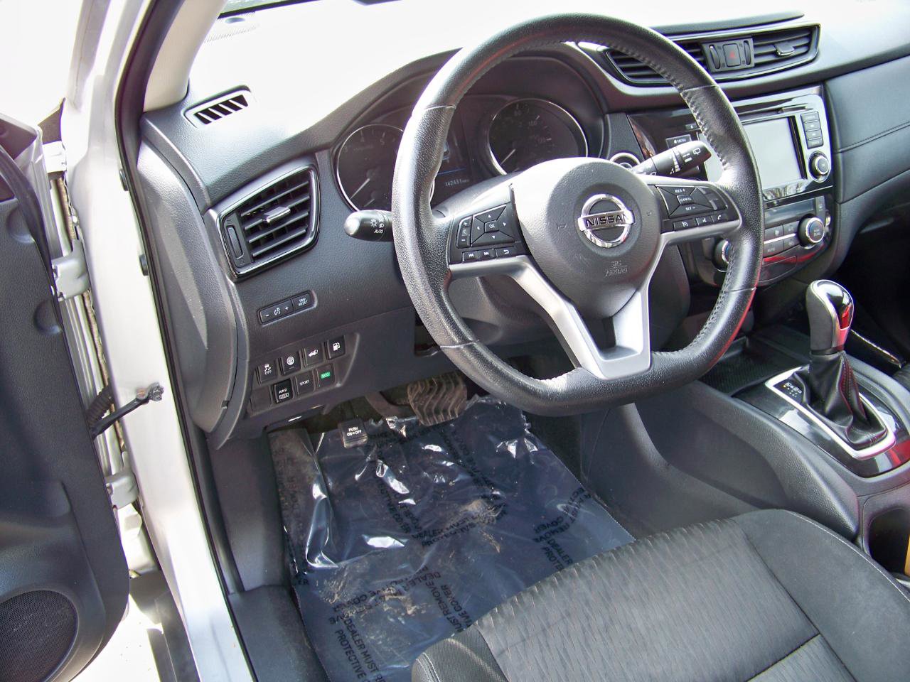 Used 2019 Nissan Rogue SV AWD/4WD image 12