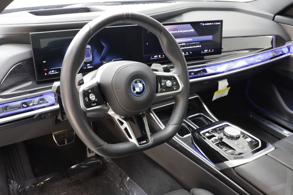 Used 2026 BMW 750e xDrive w/ Autobahn Package AWD/4WD image 7