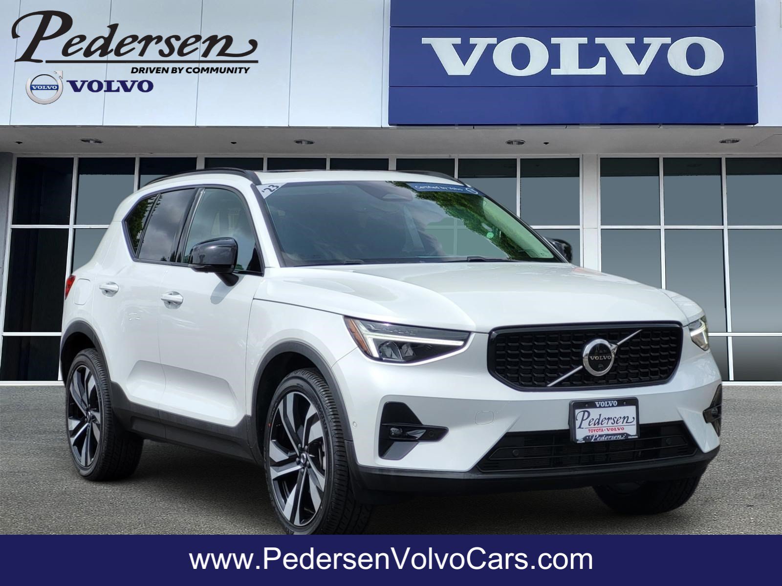 Certified 2023 Volvo XC40 B5 Plus w/ Driver Assist Package AWD/4WD image 1