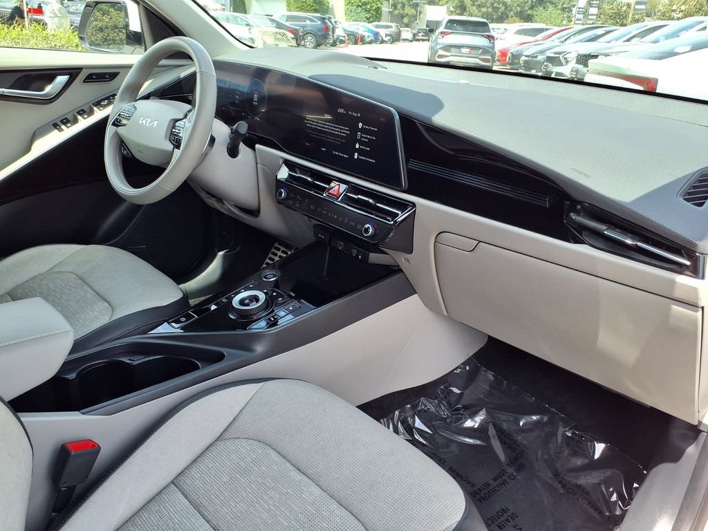 Certified 2023 Kia Niro Wave FWD image 12