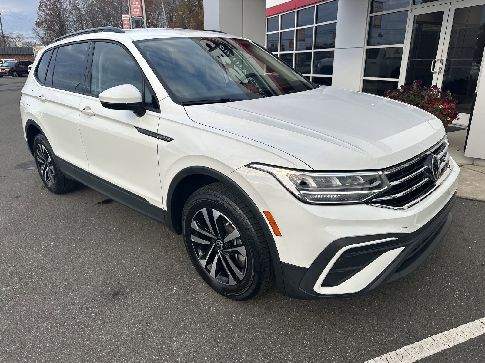 Used 2022 Volkswagen Tiguan S image 2