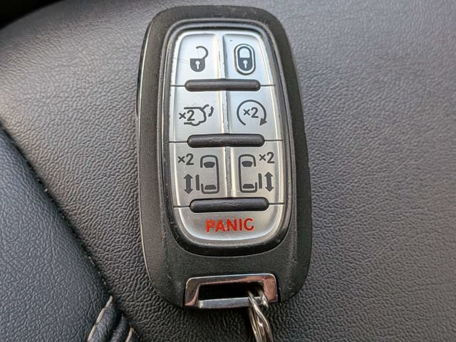 Used 2024 Chrysler Pacifica Touring-L FWD image 32