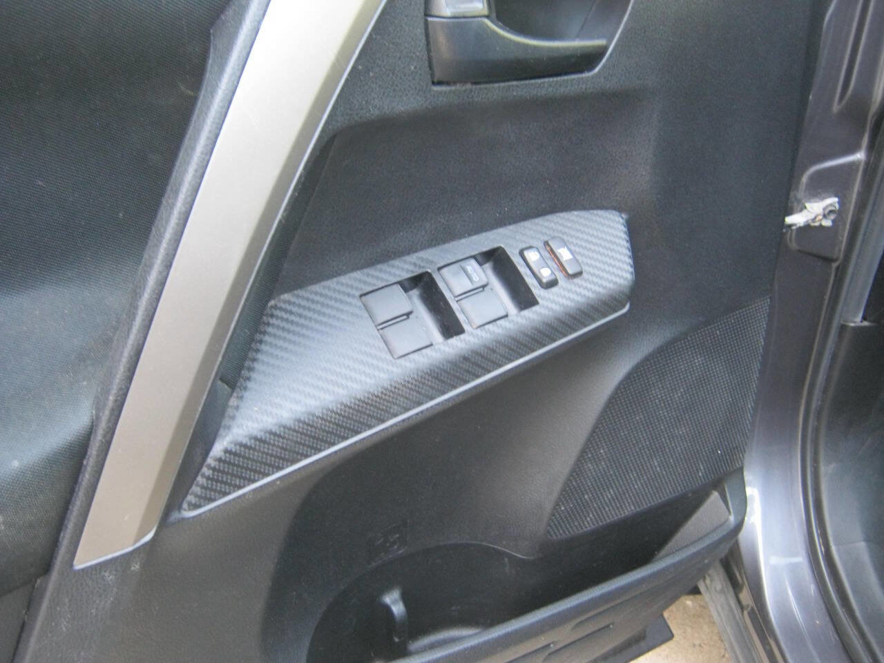 Used 2015 Toyota RAV4 LE image 13