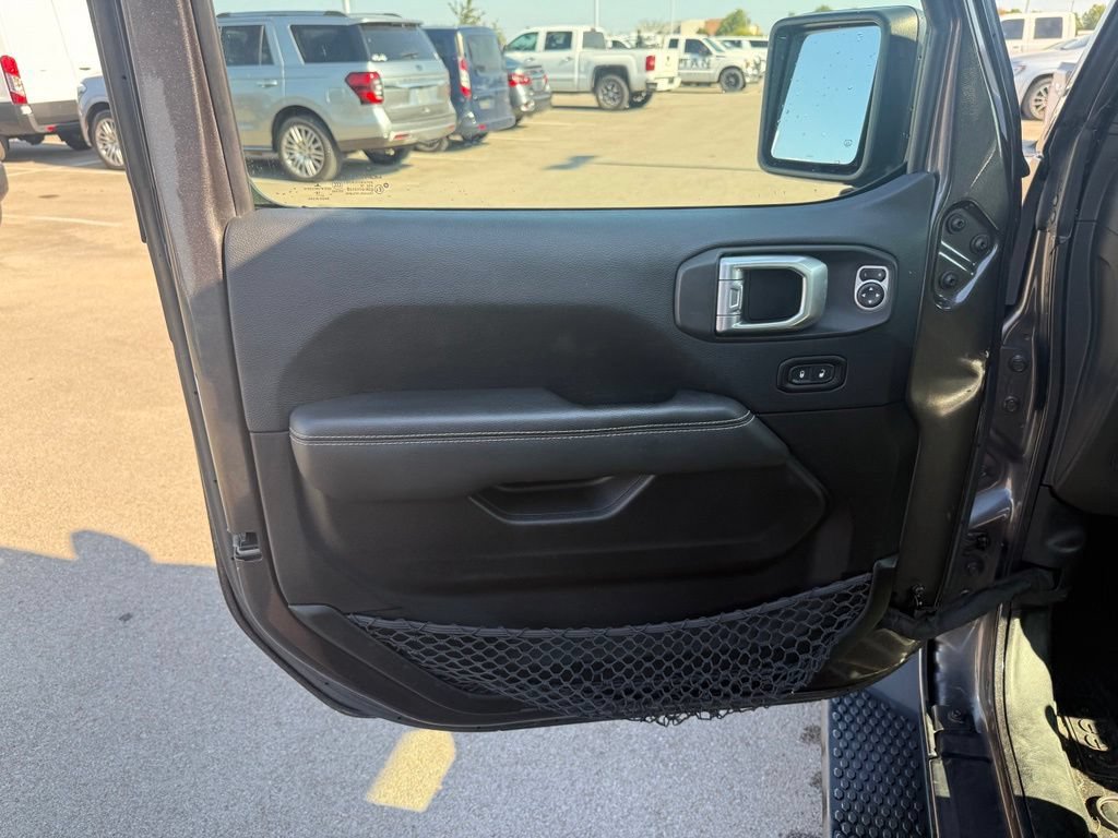 Used 2019 Jeep Wrangler Unlimited Sahara AWD/4WD image 6