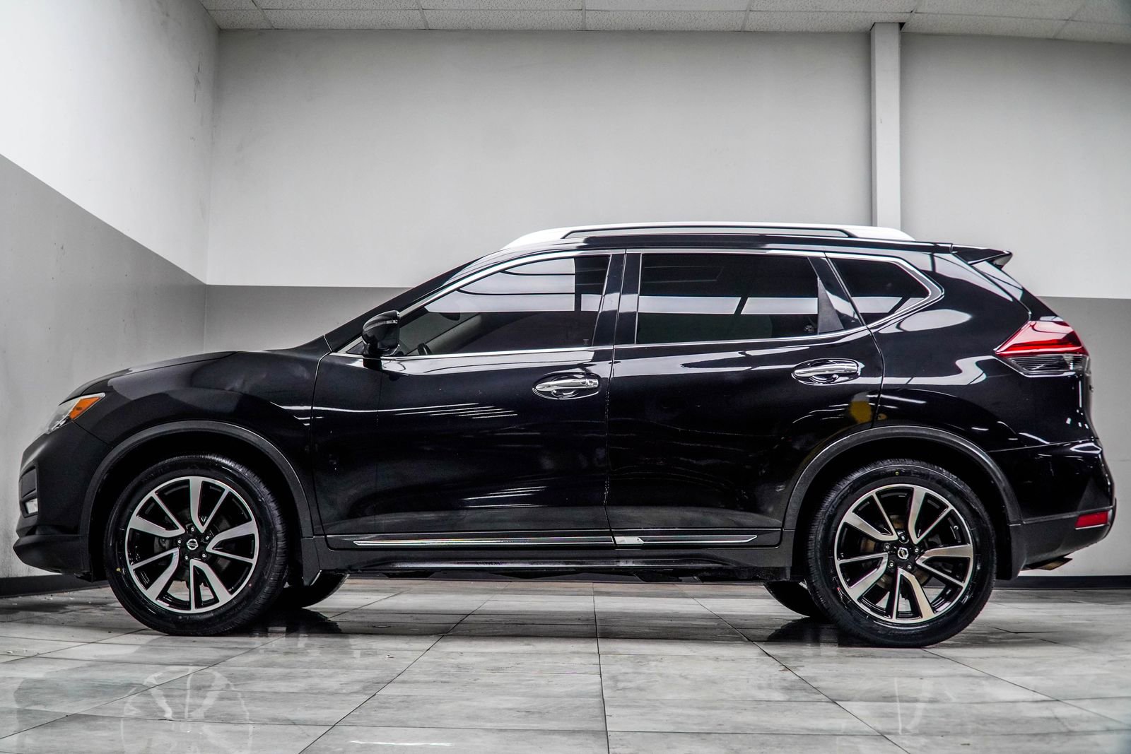 Used 2018 Nissan Rogue SL w/ Premium Package FWD image 10