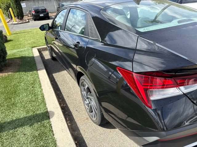 Used 2025 Hyundai Elantra SEL FWD image 4