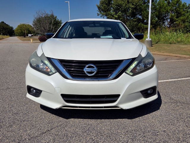 Used 2017 Nissan Altima 2.5 SR w/ Midnight Edition Package FWD image 2