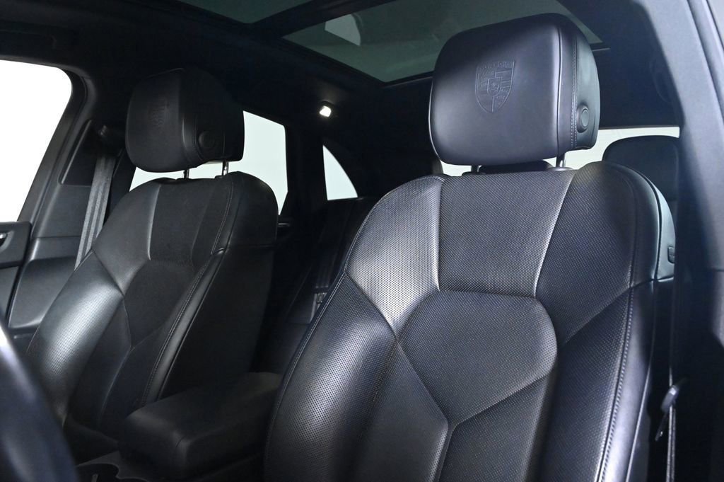 Certified 2018 Porsche Macan S AWD/4WD image 5