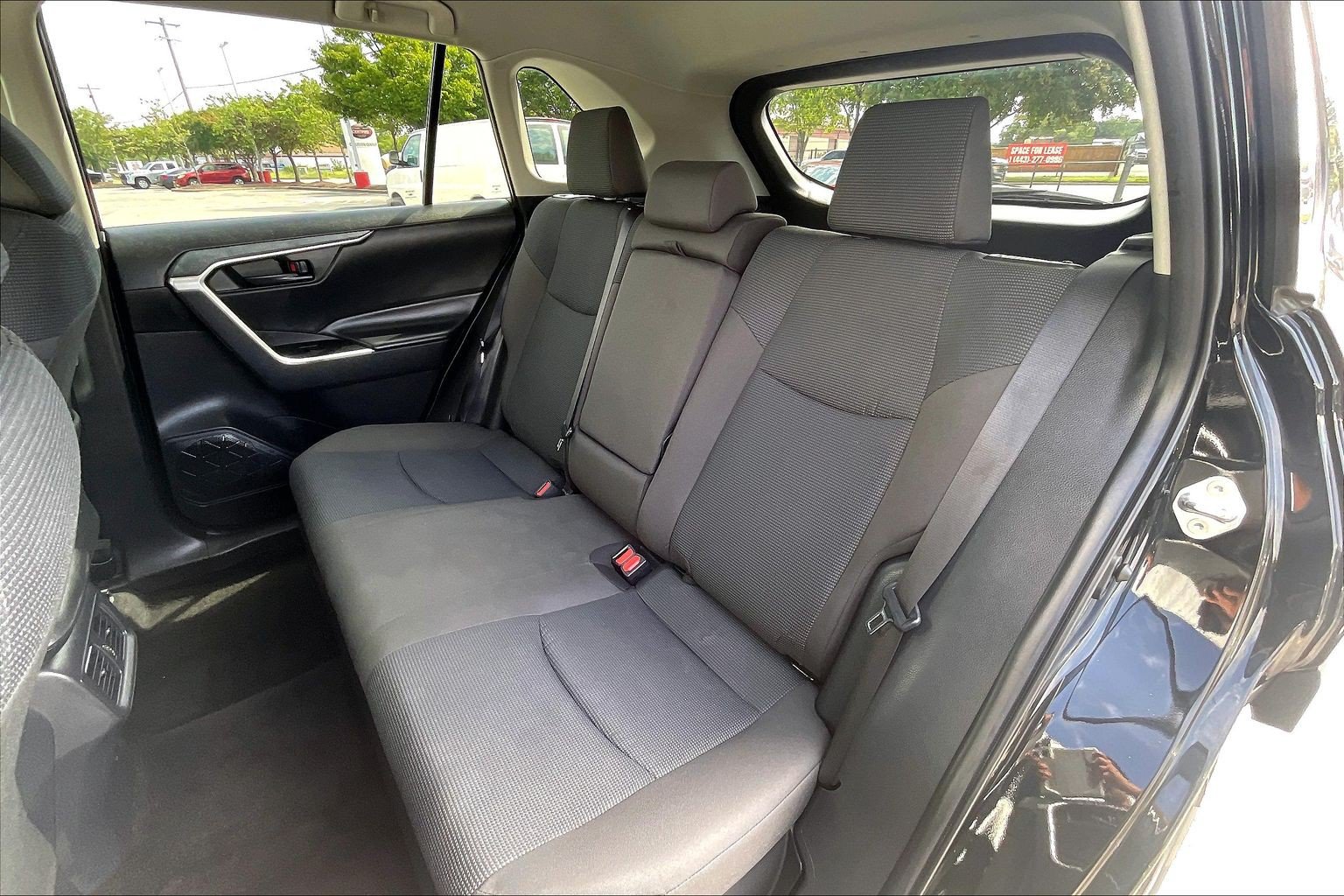Used 2025 Toyota RAV4 LE AWD/4WD image 30