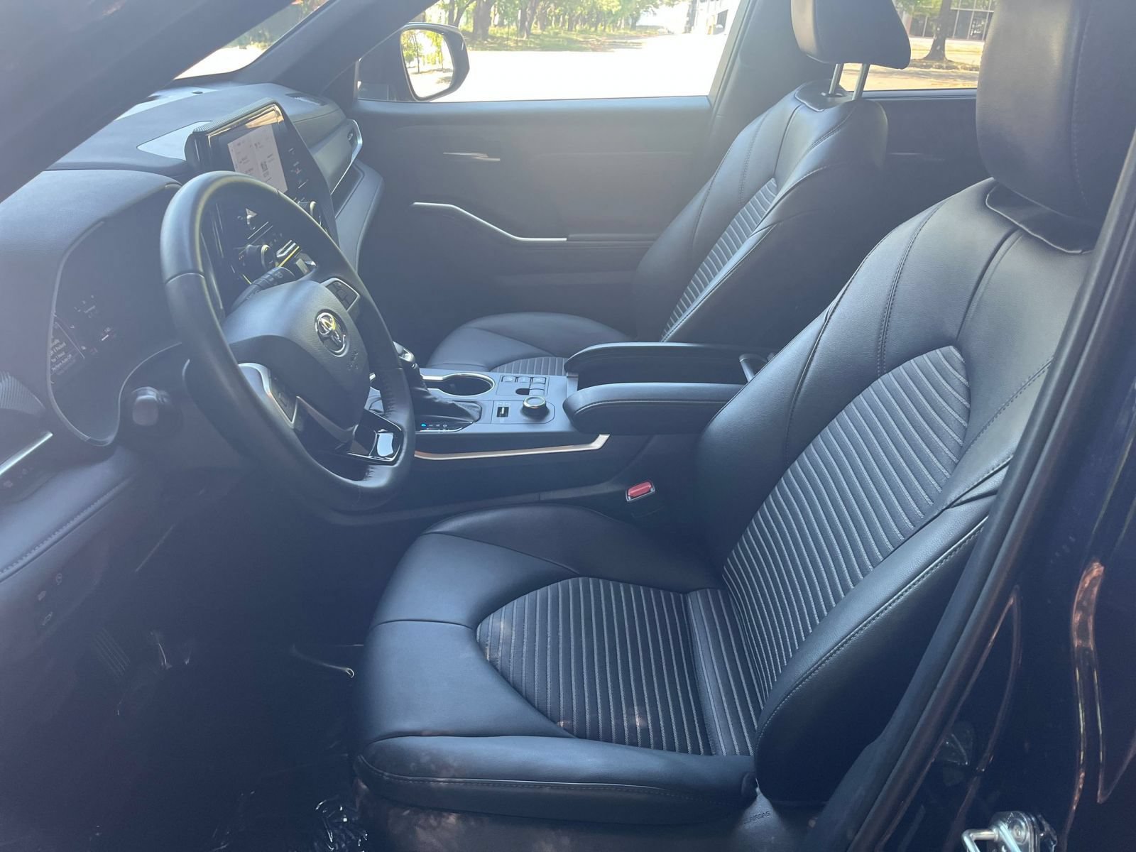Used 2025 Toyota Highlander XSE AWD/4WD image 27
