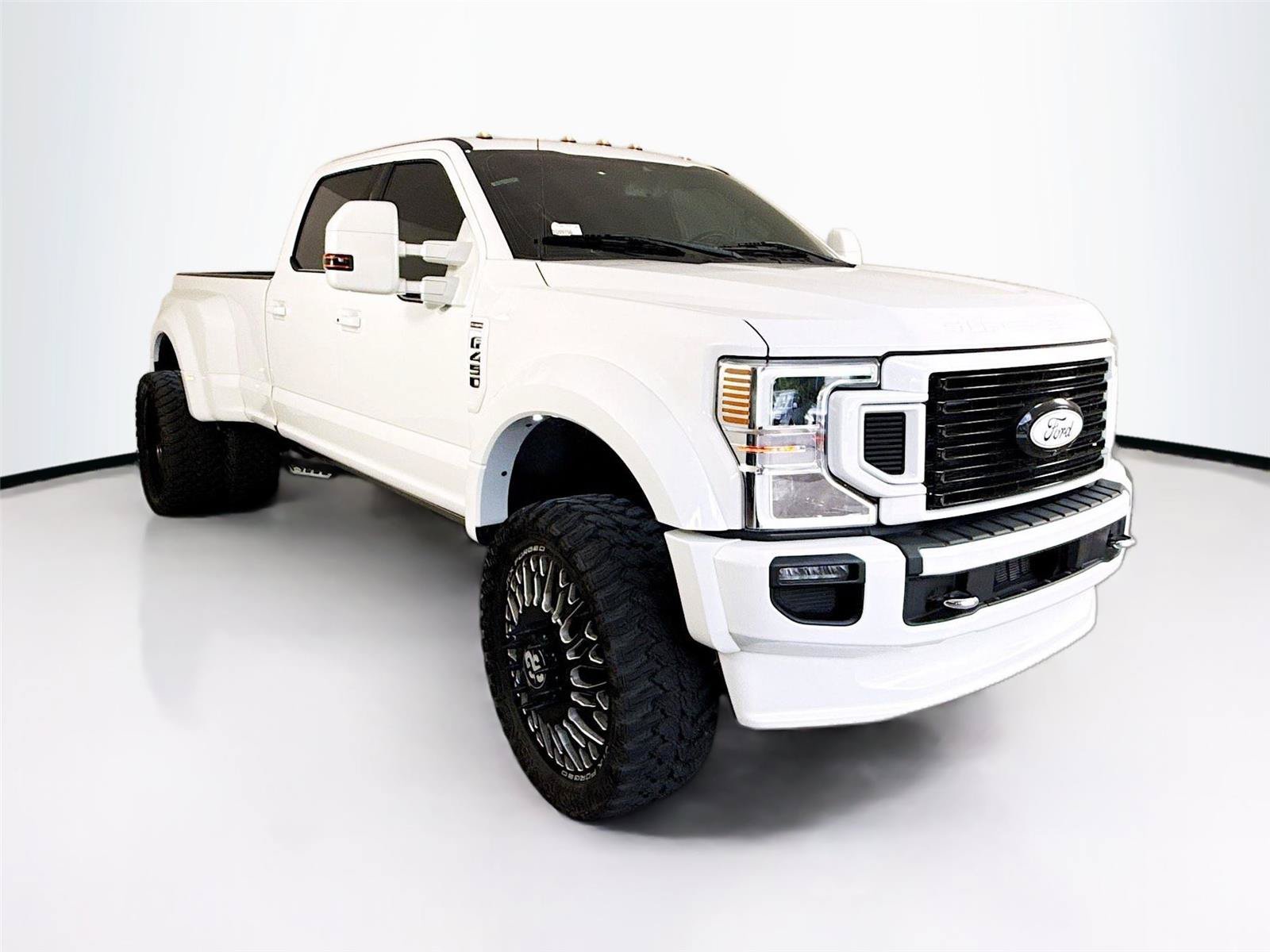 Used 2022 Ford F450 Platinum w/ FX4 Off-Road Package AWD/4WD image 32