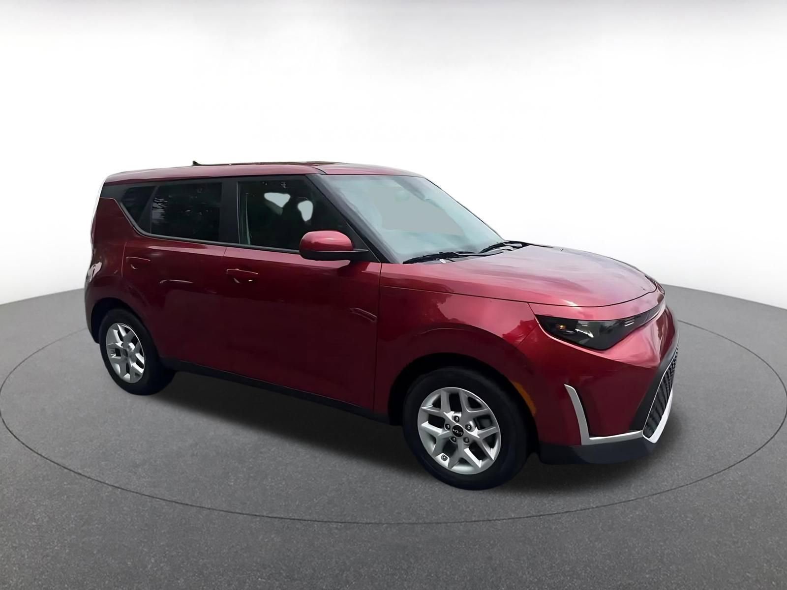 Used 2025 Kia Soul LX w/ LX Technology Package FWD image 2