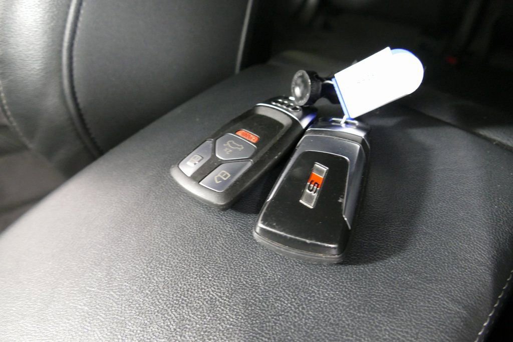 Used 2023 Audi SQ5 Premium w/ Convenience Package image 12