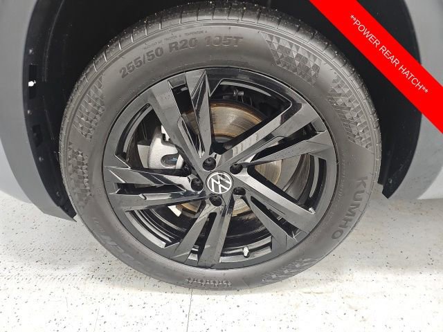 Used 2025 Volkswagen Atlas Cross Sport SEL R-Line image 9