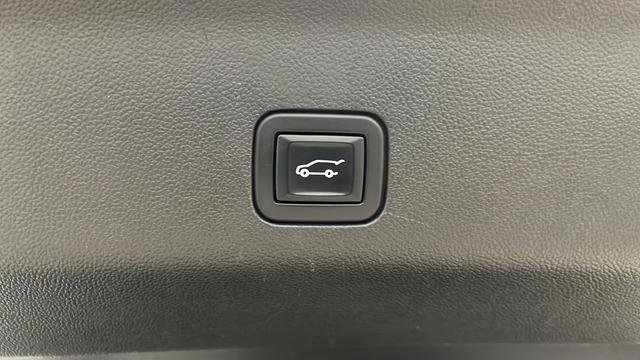 Used 2023 Cadillac Escalade ESV Sport Platinum w/ LPO, ONYX Package AWD/4WD image 29